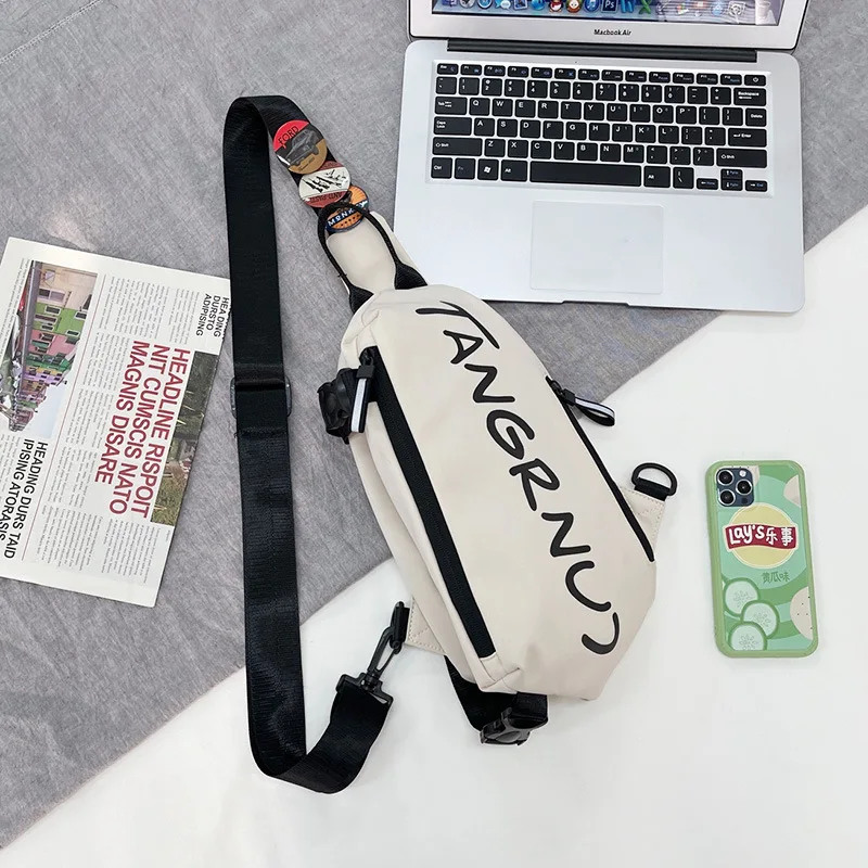 

Men's trendy cool messenger bag, Japanese versatile breast bag