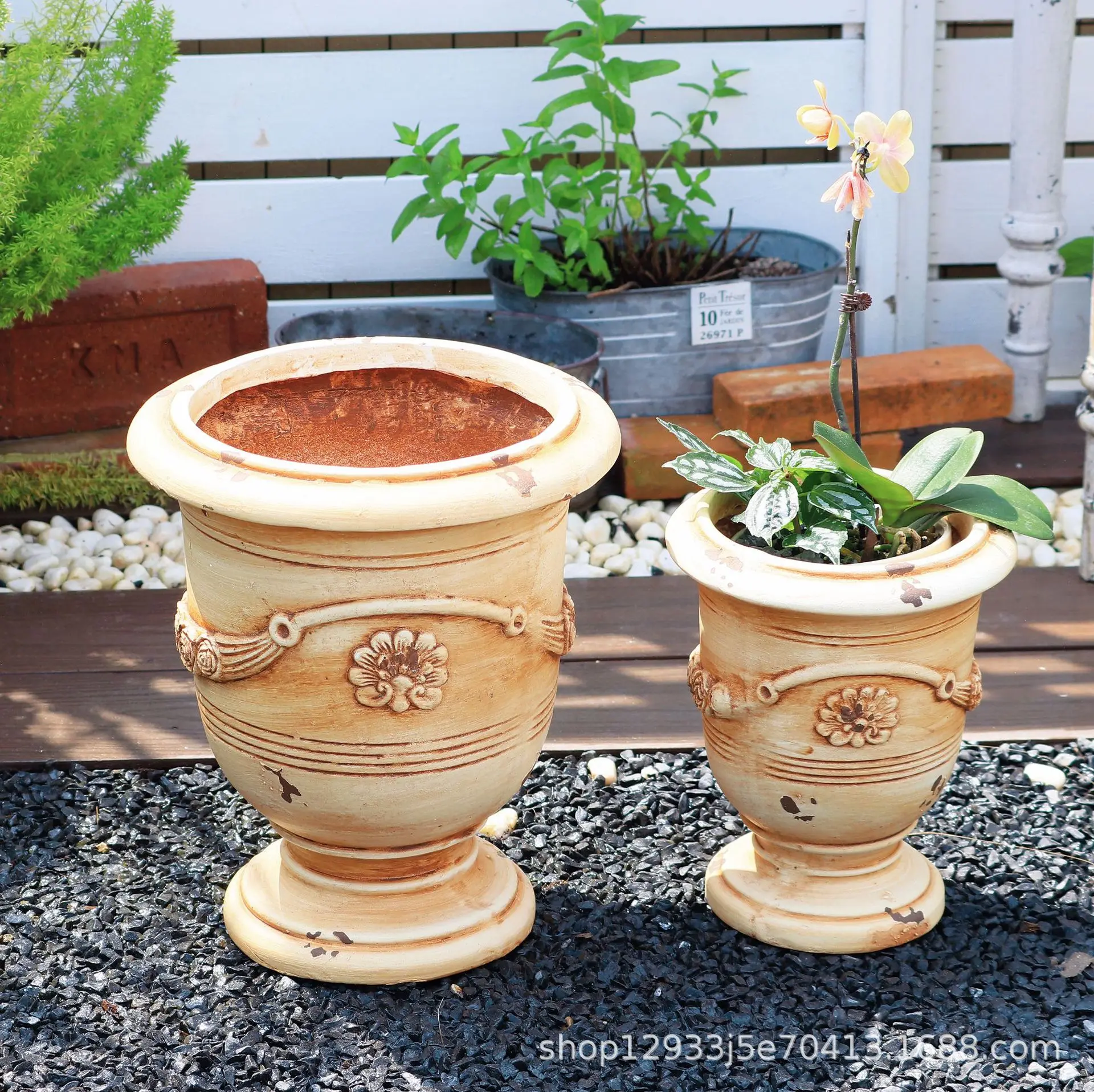 Factory direct sales old retro round pot breathable flower pot pot patio balcony gardening groceries decorative crafts