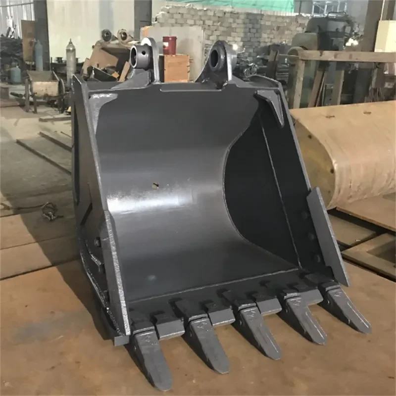 The manufacturer's excavator is equipped with a bucket, which runs smoothly, saves energy and is efficient, and is