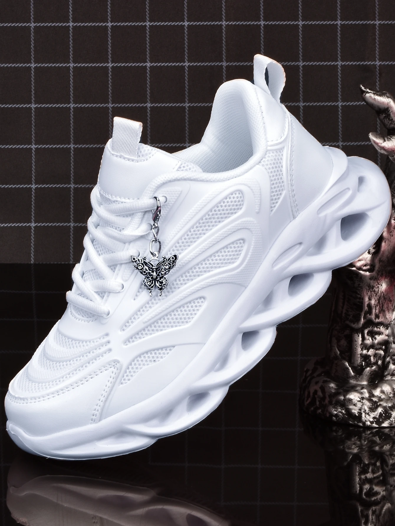 Women's 5cm Height-Increasing Thick-Soled Vulcanized Shoes, Y2K Sweet-Cool Spicy Girl Style with Unique Retro Metal Butterfly Charms, Everyday Street Commuter Casual Sneakers, Niche Design, Eva High-Elastic Mesh Hollow-Out Sole, Breathable Non-Slip Student-Friendly Lightweight Comfortable White Women's Shoes