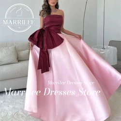 Marrilee Maßgeschneiderte elegante Rose Kontrastfarbe Fleck Ballkleider trägerlose Schleife bodenlangen A-Linie ärmelloses Abendkleid