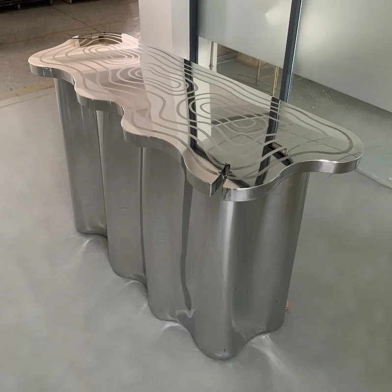 

Entrance table Stainless steel entrance table against the wall Simple end-view table in the entrance hall