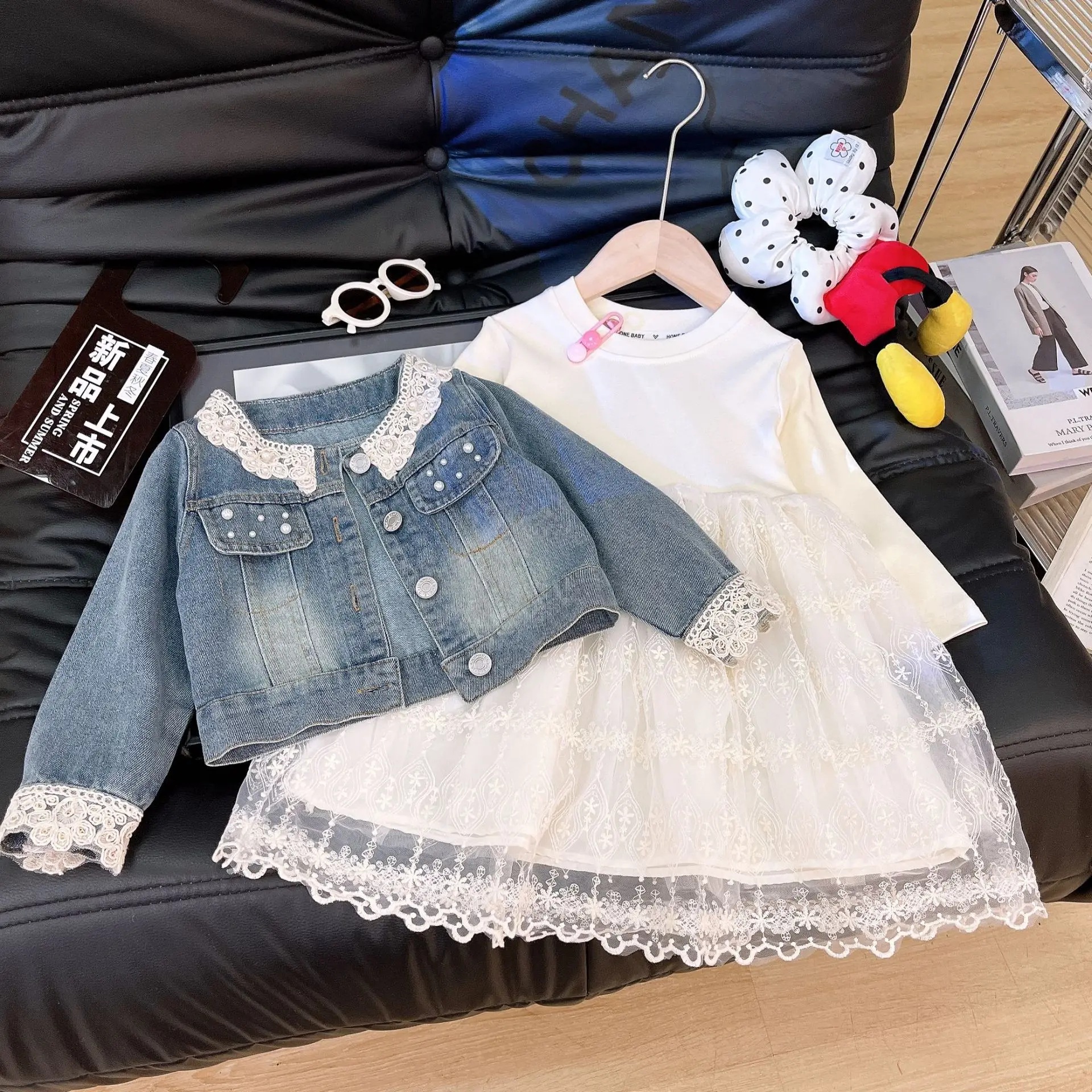 Mädchen-Spitzenkleid & Jeansjacken-Set – 2-teiliges Prinzessinnen-Outfit mit Rüschendetails, Lässige Kinderkleidung, Kleider für Mädchen – Detail 9