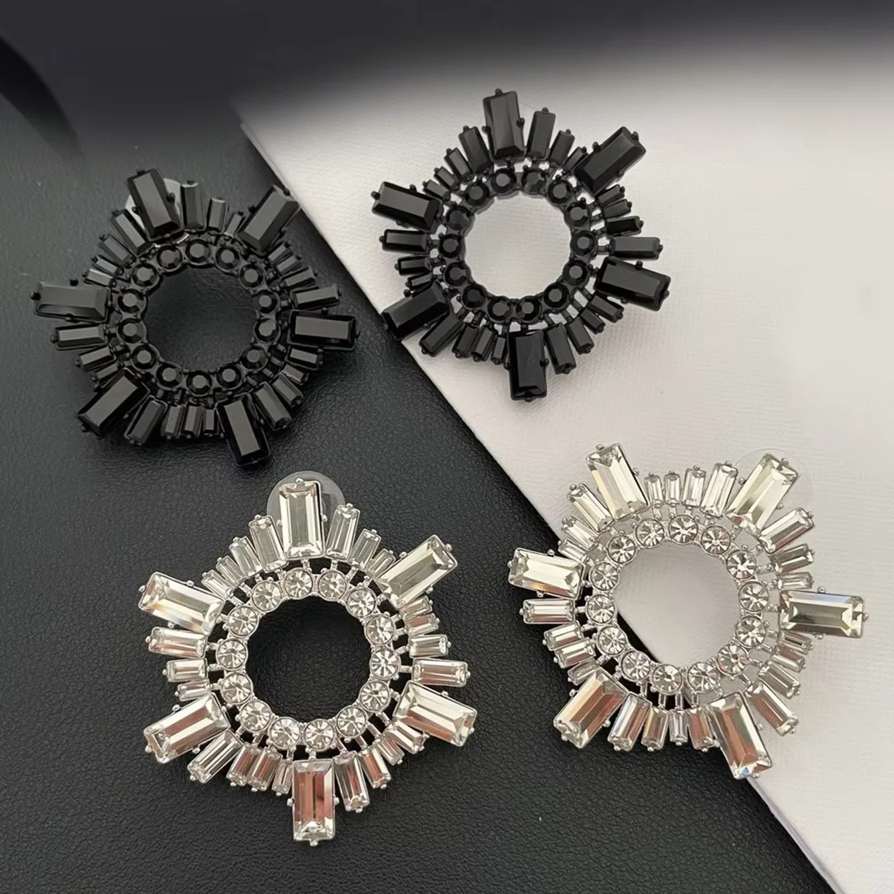 New Jewelry & Accessories Classic Style White and Black Crystal Snowflake Shaped Earrings for Women's Parties & Gifts