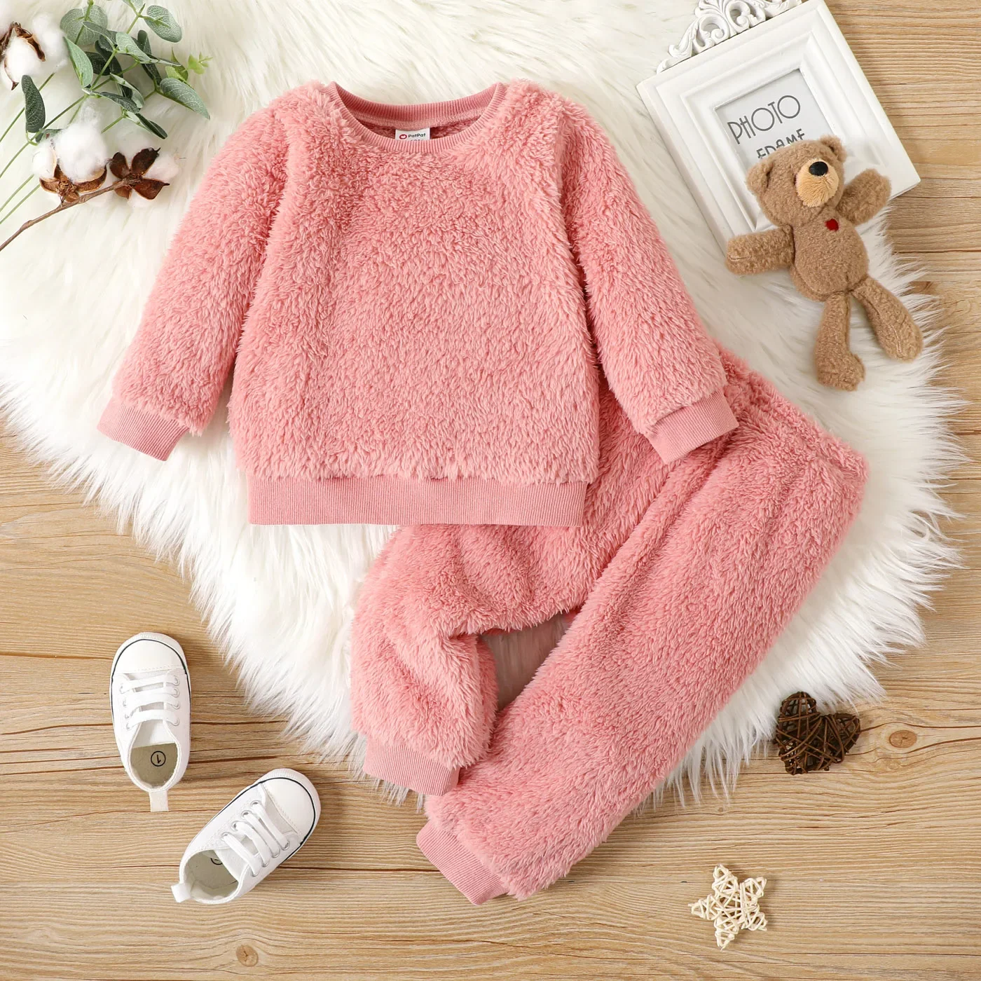 PatPat 2pcs Baby Boy/Girl Thermal Fuzzy Long-sleeve Pullover and Pants Set Perfect for Outings and Daily Wear Basic Style