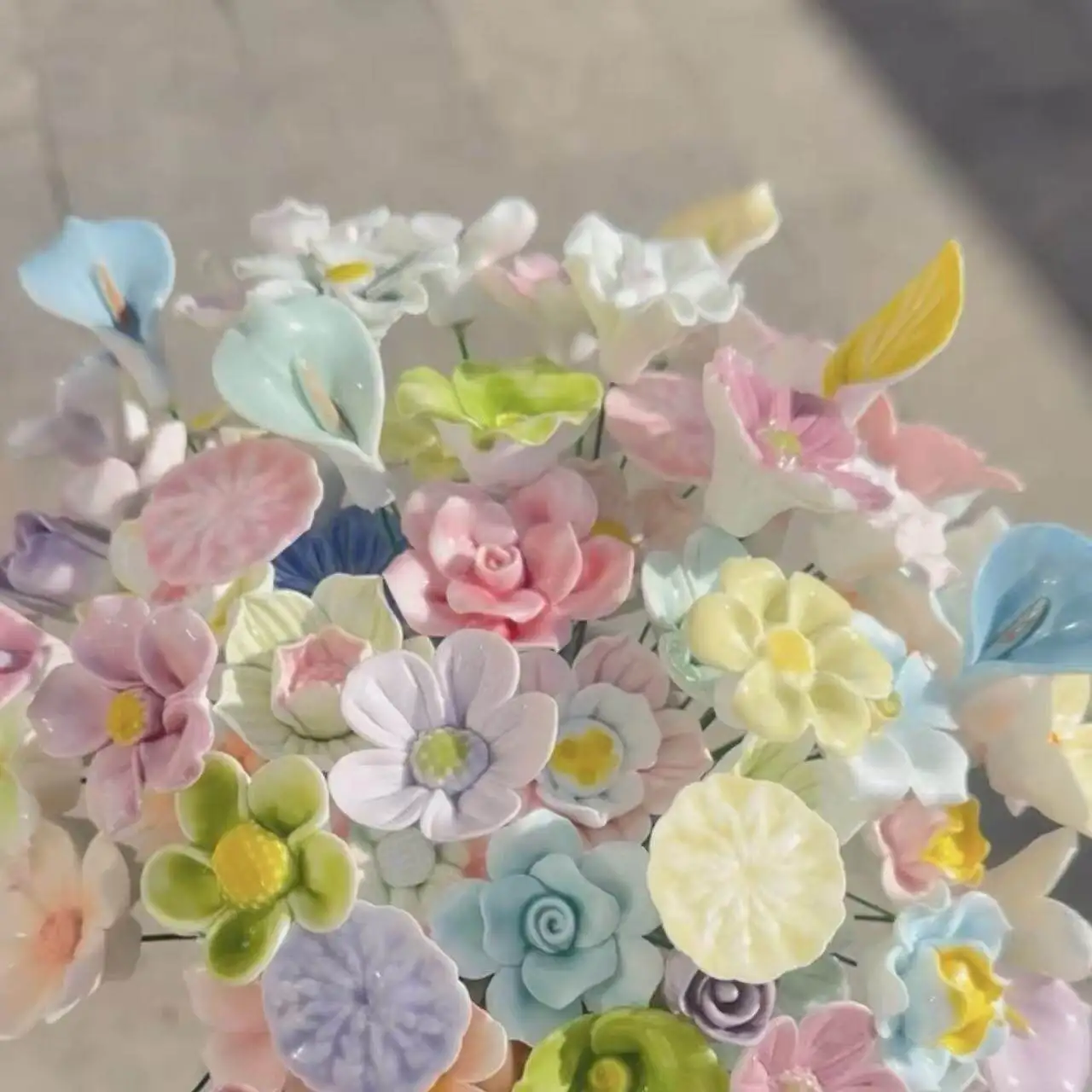 10Pcs Random Ceramic Flower Hand-pinch Random Fairy Flower Chinese Ceramic DIY Flowers Suitable for Valentine's Day