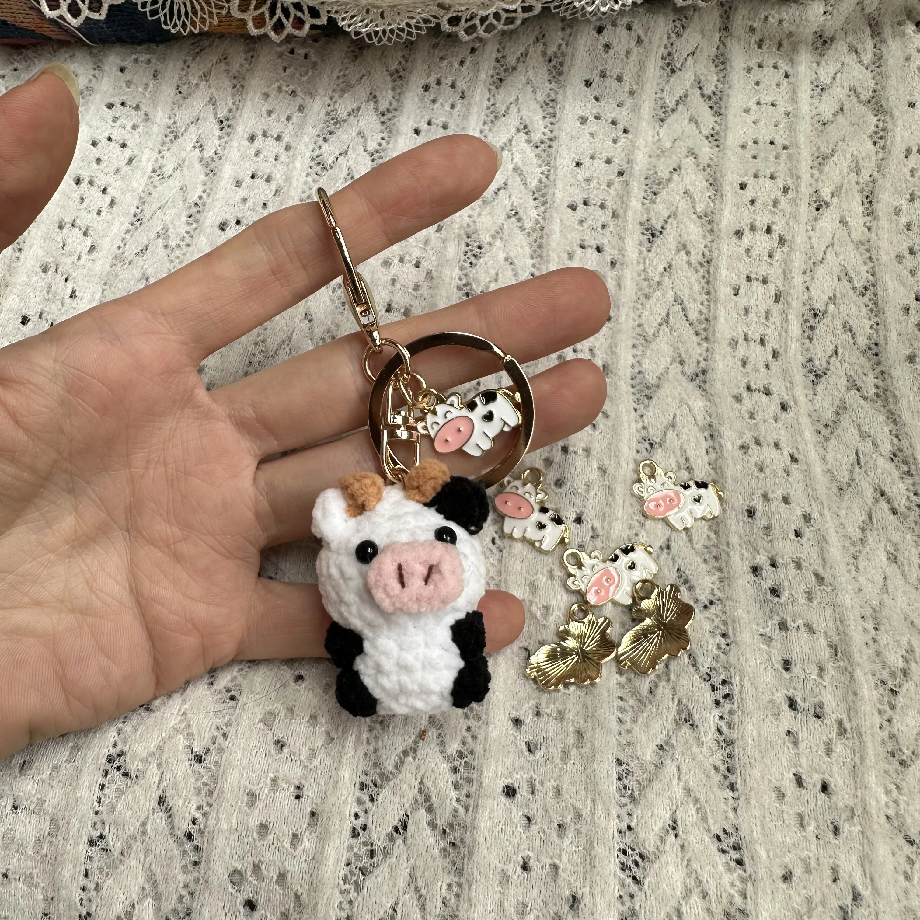 Handmade 3.5cm Cute Knitting Mini Fudge Cow Keychain Creative Crochet Keyrings For Car Key Accessories Doll Keyrings Wholesale