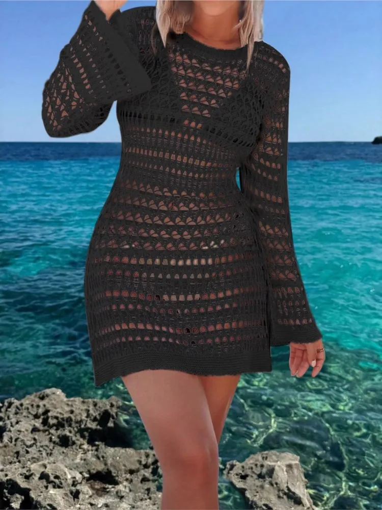 Seksowna sukienka plażowa w stylu boho chic z dekoltem typu O, z wycięciami, długim rękawem, dzianinowa, mini, idealna na wakacje nad morzem, jako narzutka na strój kąpielowy, lato 2026.