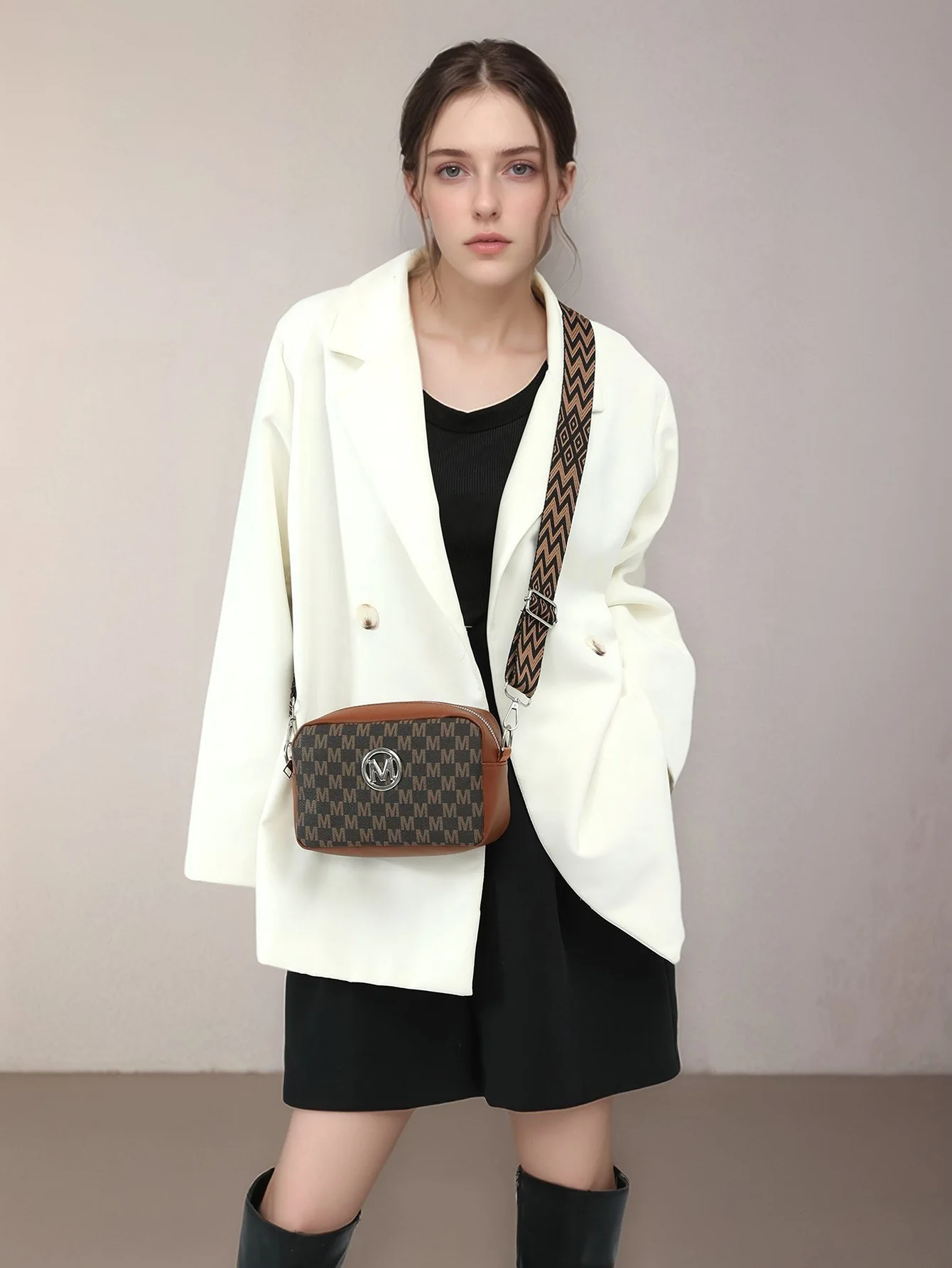 Retro M Pattern Design Female Crossbody Bag, Stylish Ladies Shoulder Bag, Wide Strap Phone Coin Purse for Women Work Party Date