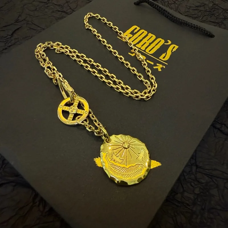 

Japan Tide Takahashi Goros Vintage Gold Round Cake Carving Pendant Classic Round Buckle Necklace Fashion Couple Versatile