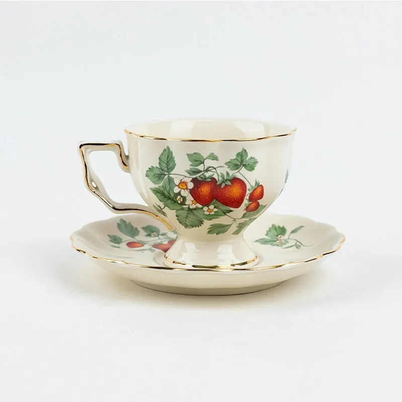 Retro Strawberry Dinner Plate and Bowl Set Decorative Ceramic Salad Dessert Plate Curry Pasta Dish Crockery Dinnerware Set