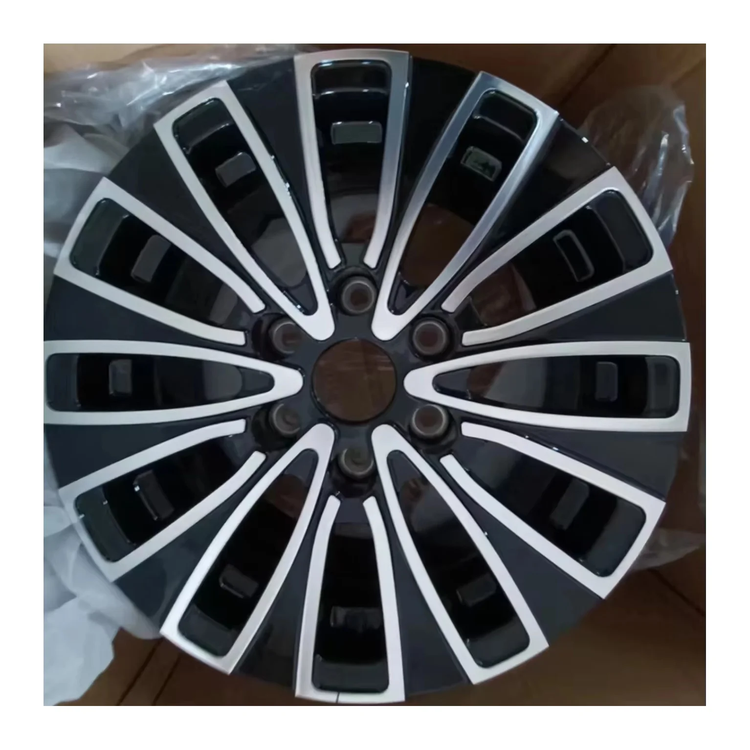 

16 Inch Wheel Rim Car Accessories Wheel Hub Suitable for Toyota Hiace（4psc）