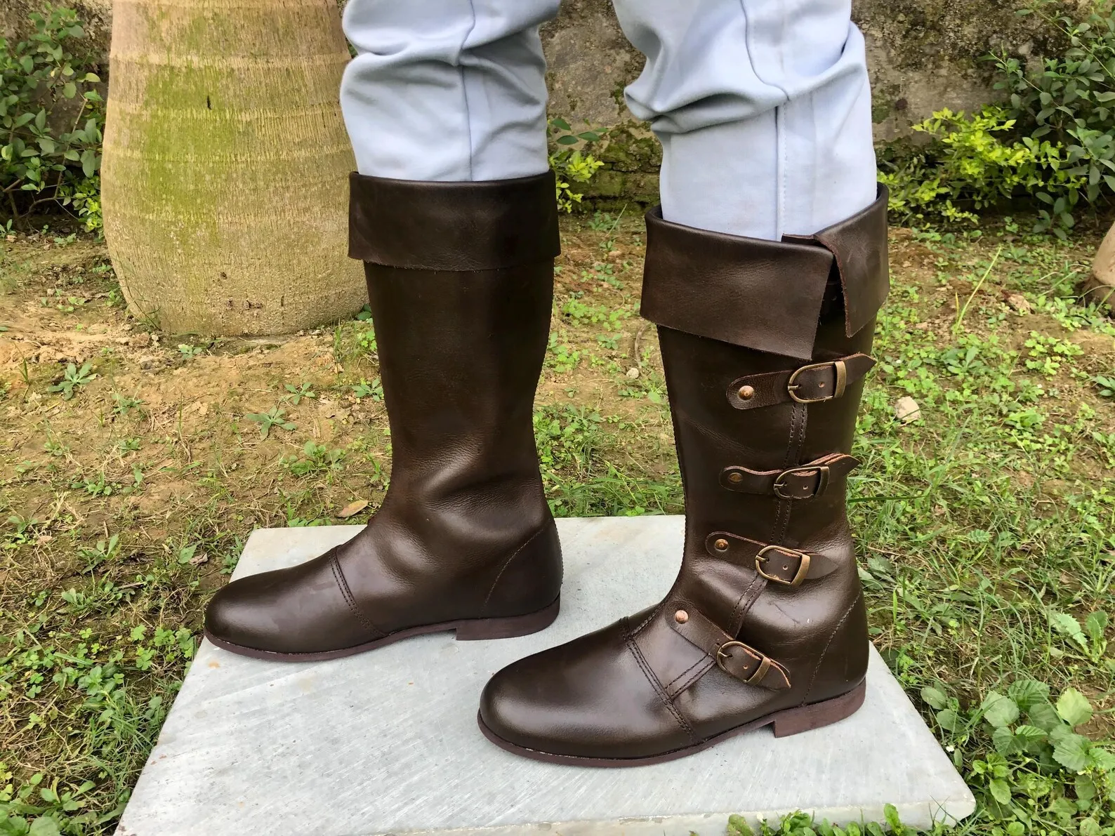 Unisex Vintage Piratenstiefel mit Manschette, vier Schnallen, kniehoch, Steampunk, Halloween, Karneval, Cosplay, Bühnenkostüm, Schuhwerk – Detail 13