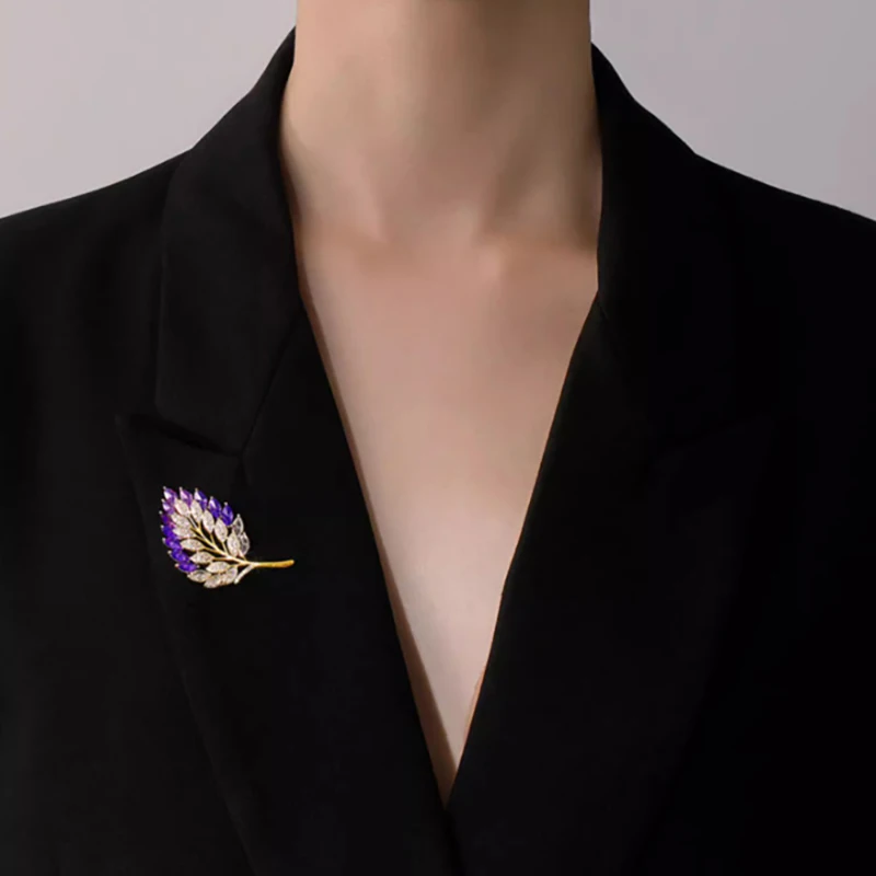 Broche de hojas ahuecadas brillantes a la moda para mujeres y niñas, ramillete único elegante, alfileres exquisitos, accesorios de ropa, regalos