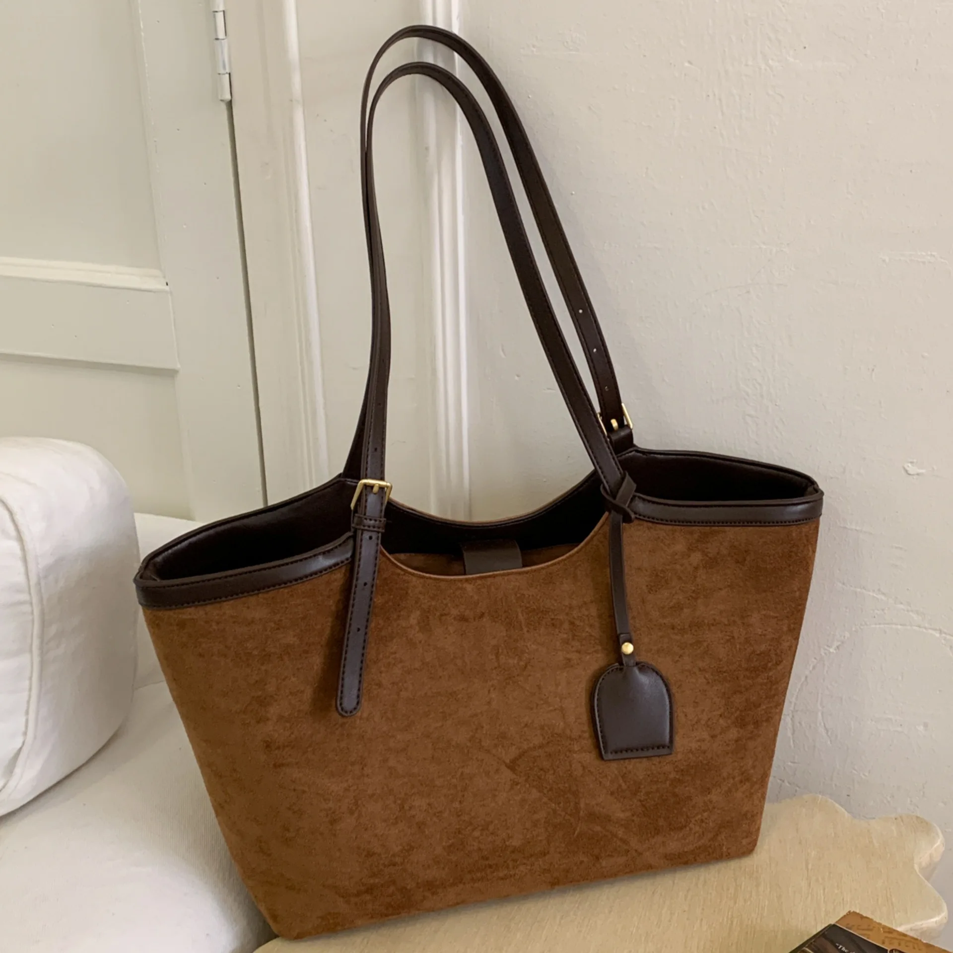 

2025 Autumn Winter Spacious Shoulder Bag, Minimalist Top Handle Purse for Women, Fashion Commuter Crossbody, Versatile