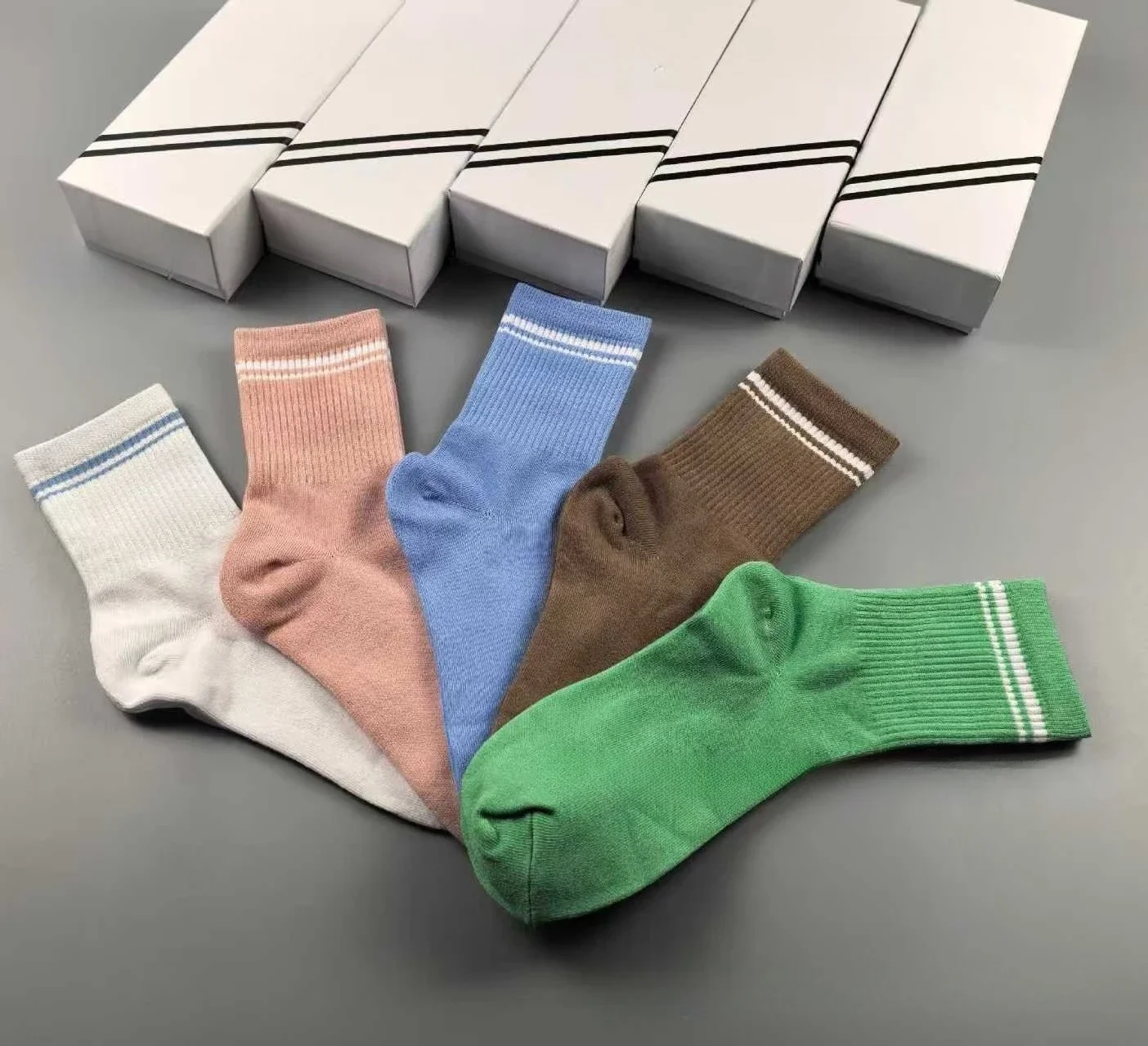 

5 Pairs al Yoga Socks Striped Couple Style Casual Cotton Socks Sport Running Yoga Wicking Sweat Breathable Soft Mid-tube Socks