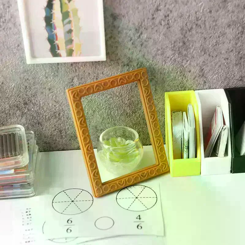 5Pcs Doll House Decoration Resin Photo Frame Simulation Furniture Model Toy 1/12 Dollhouse Miniature Accessories For Children