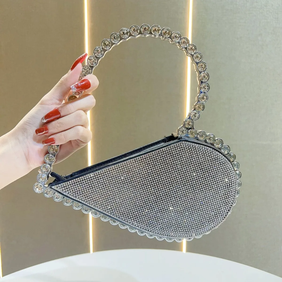 Women Heart Shaped Crystal Handbag Full Rhinestone Decor Mini PU Bag Ladies Evening Wedding Party Top Handle Purse