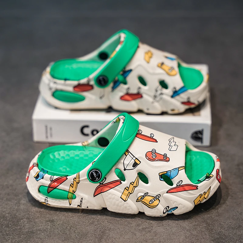 

A pair of children's summer open-toe slippers, two-in-one indoor and outdoor beach shoes, size 27-37
