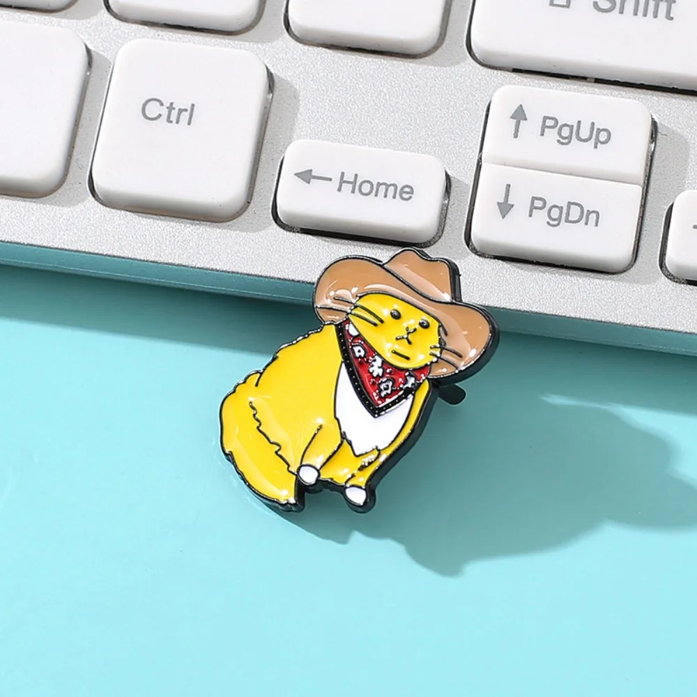 Śliczne Kawaii kowbojskie koty emaliowane szpilki Cartoon metalowe przypinki na klapę kotek biżuteria dla zwierząt przyjaciele dla dzieci