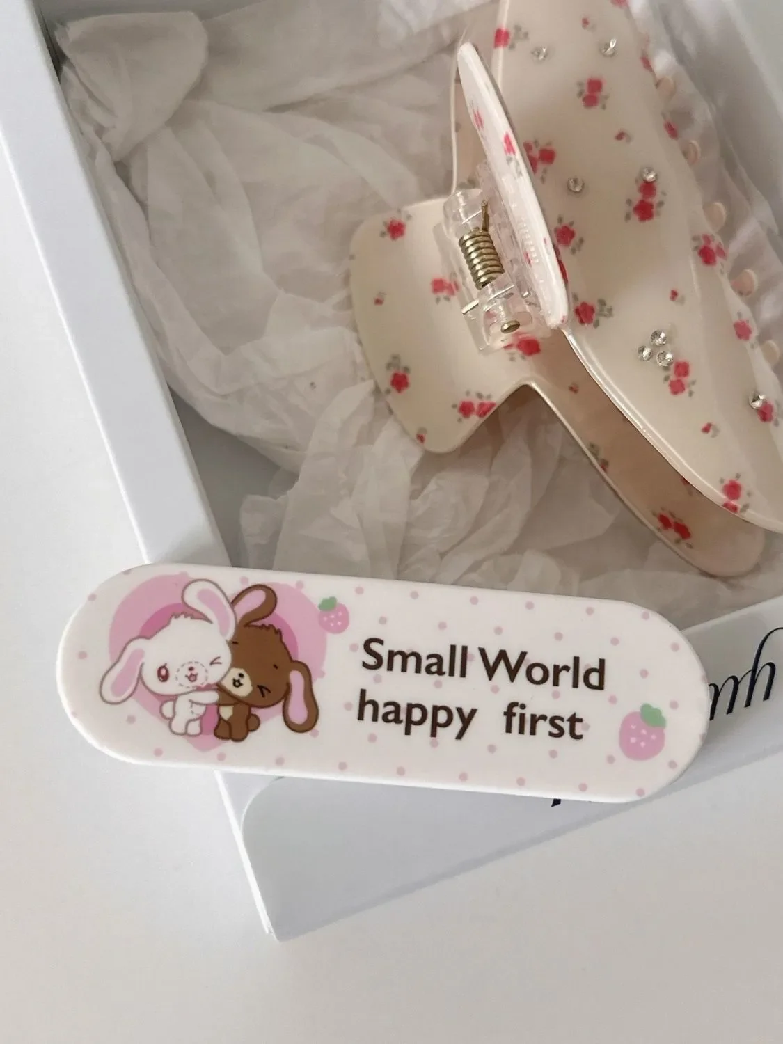 

Корейский стиль Ins, клубничный кролик, ниша, художественный дизайн, забавный бандаж, мобильный держатель для колец, универсальный универсальный ленивый человек