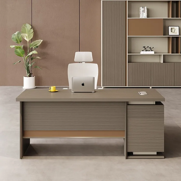 

Офисный стол руководителя простой, современный, офисный компьютер менеджера простой, офисный стол начальника простой.