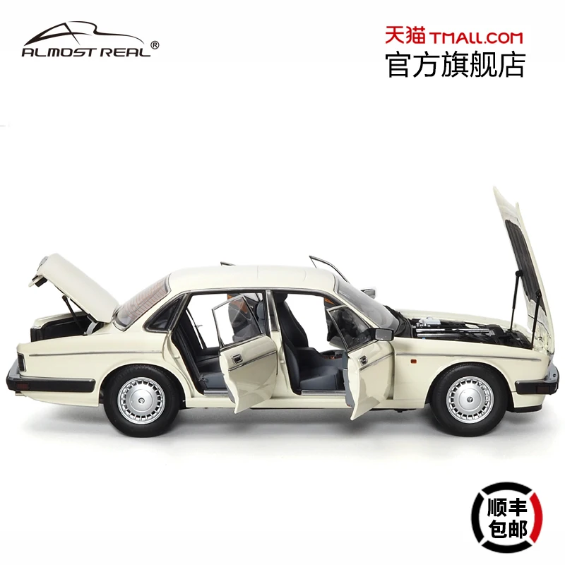 1:18 Jaguar Daimler XJ6 (XJ40) all-white, alloy static miniaturized car fashion play model, adult advanced collection pieces.