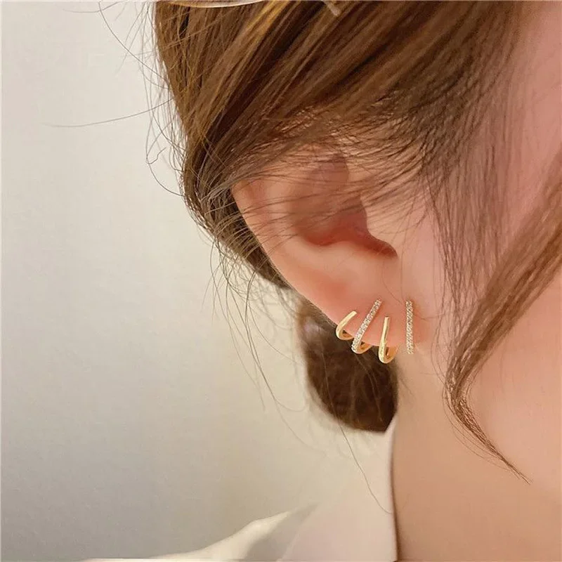 New Contracted Geometric Metal Claw Earrings 2025 Korean Shiny Crystal Sweet Women Stud Earrings Birthday Party Wedding Jewelry