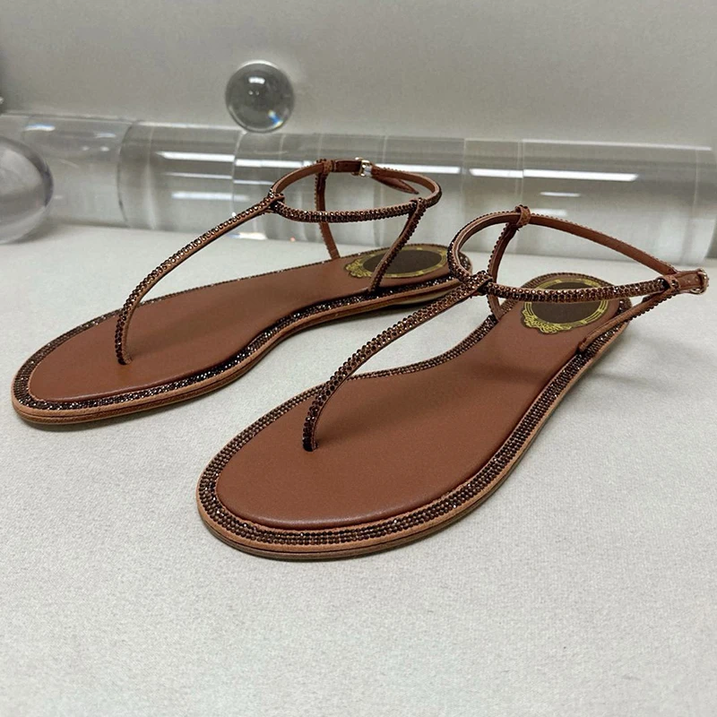 Nuovi sandali piatti con bordi in strass da donna, punta pizzicata, cinturino in tinta unita, sandali per le vacanze estive, scarpe da spiaggia sabbiose