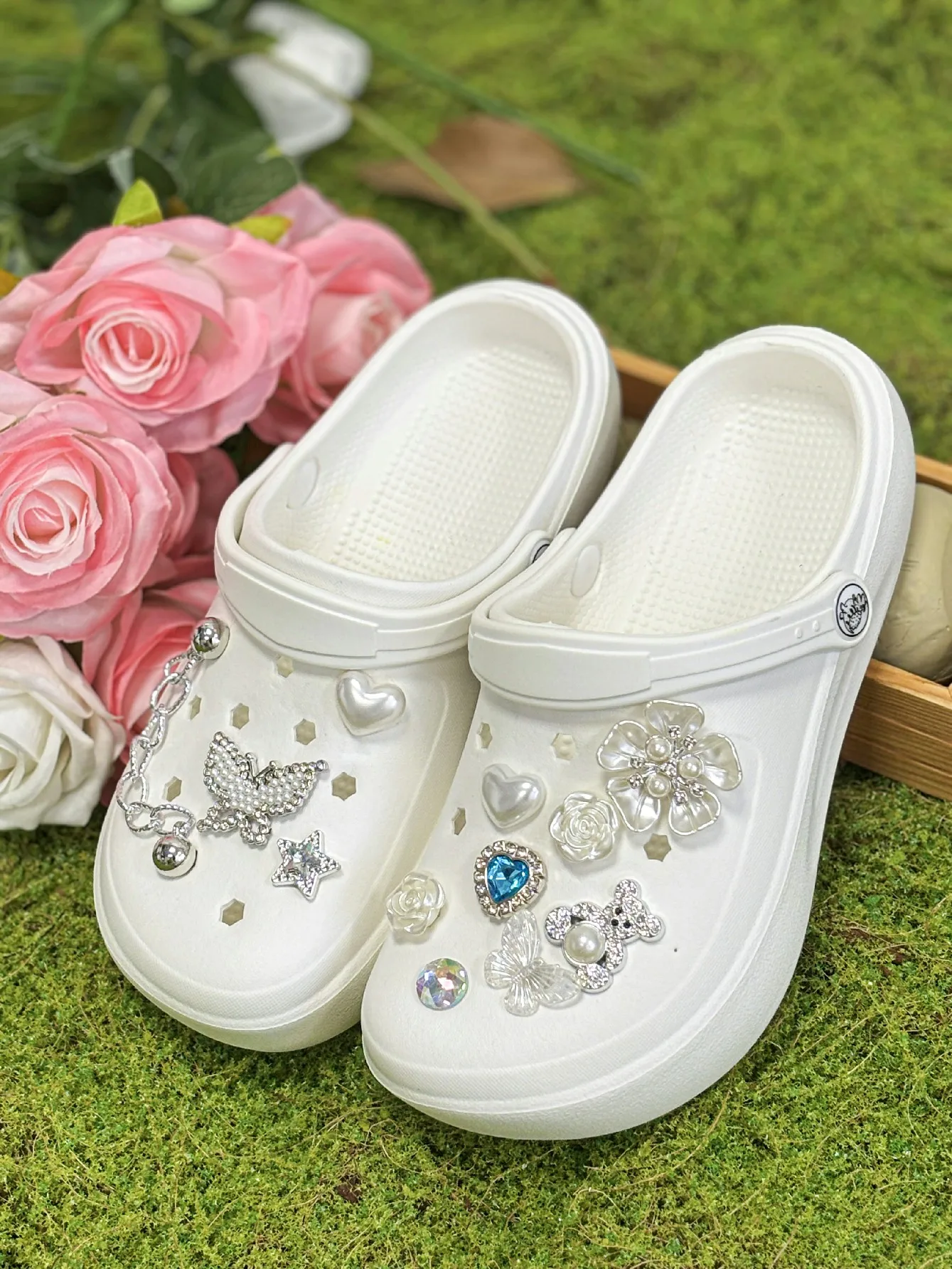 

20pcs exquisite and beautiful charm accessories for ladies' shoes, with chains, roses, bears and stars, suitable for various occ