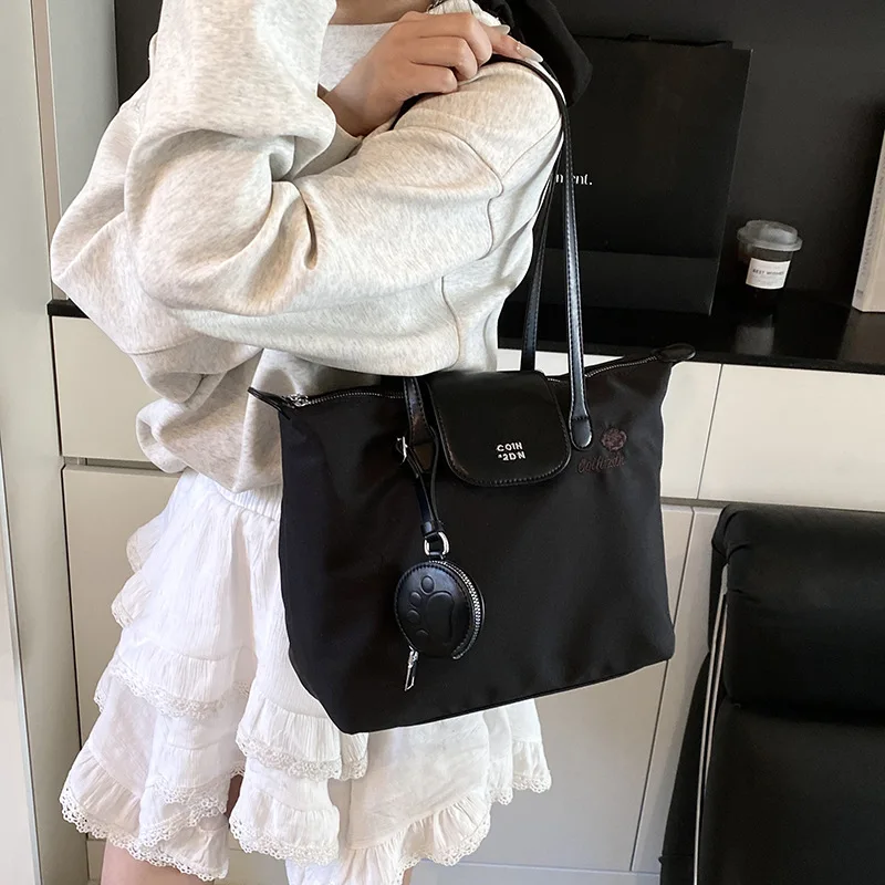 

Large Capacity Tote Bags For Women PU Travel Shoulder Bags 2025 Waterproof Dumpling Bags Ladies Worker Commuter Handbags