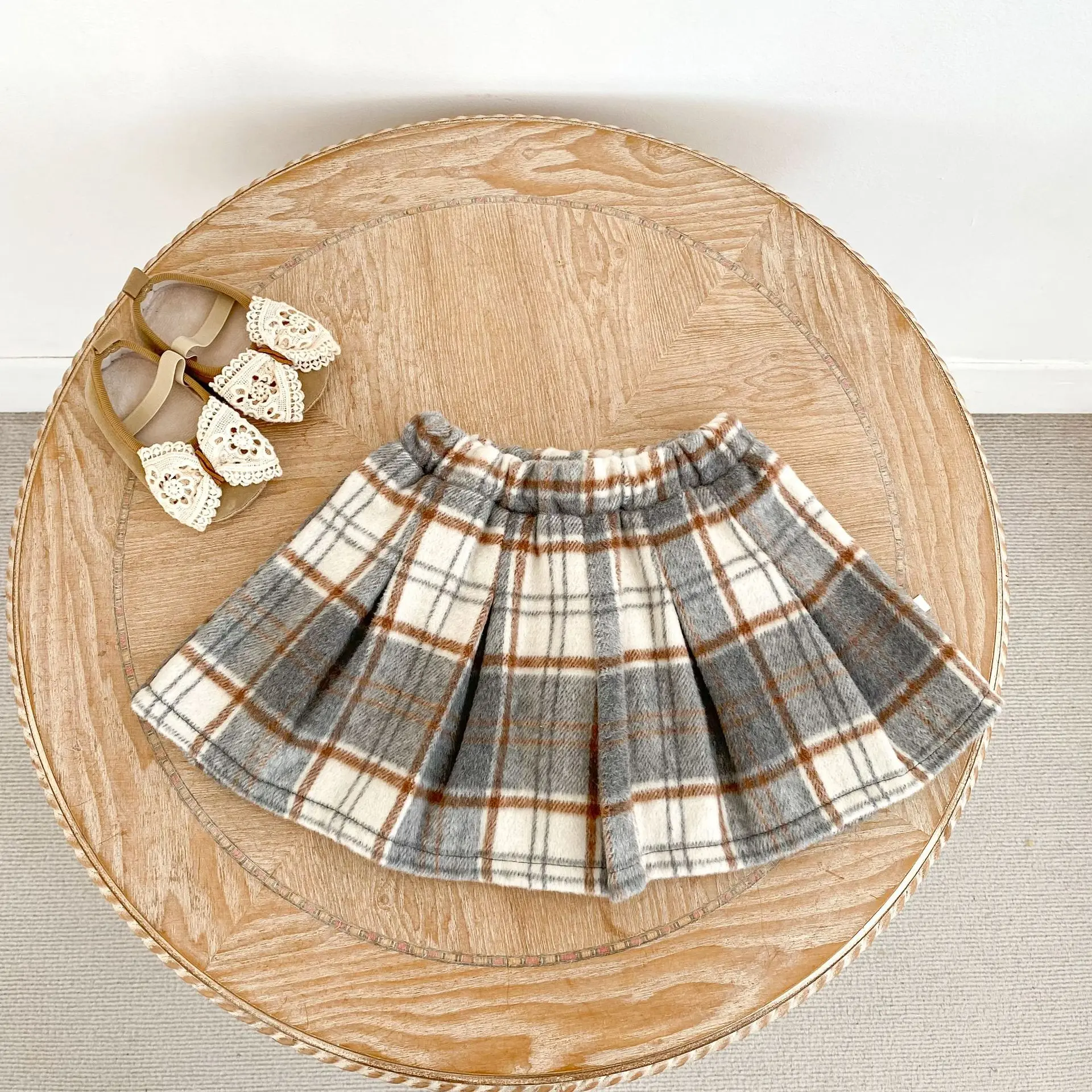 2026 Herbst Süßer Stil Kinderrock Karierter Plissee-Rock mit Elastikbund für 6M-4J Mädchen Vielseitiges Kinderkleid – Detail 6