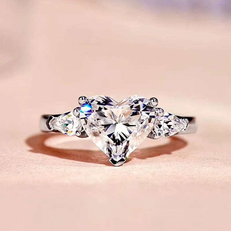 Huitan Helle Herz Zirkonia Ring Weibliche Verlobung Zeremonie Zubehör Anmutige Frauen Hochzeit Bands Mode Zeitlosen Schmuck