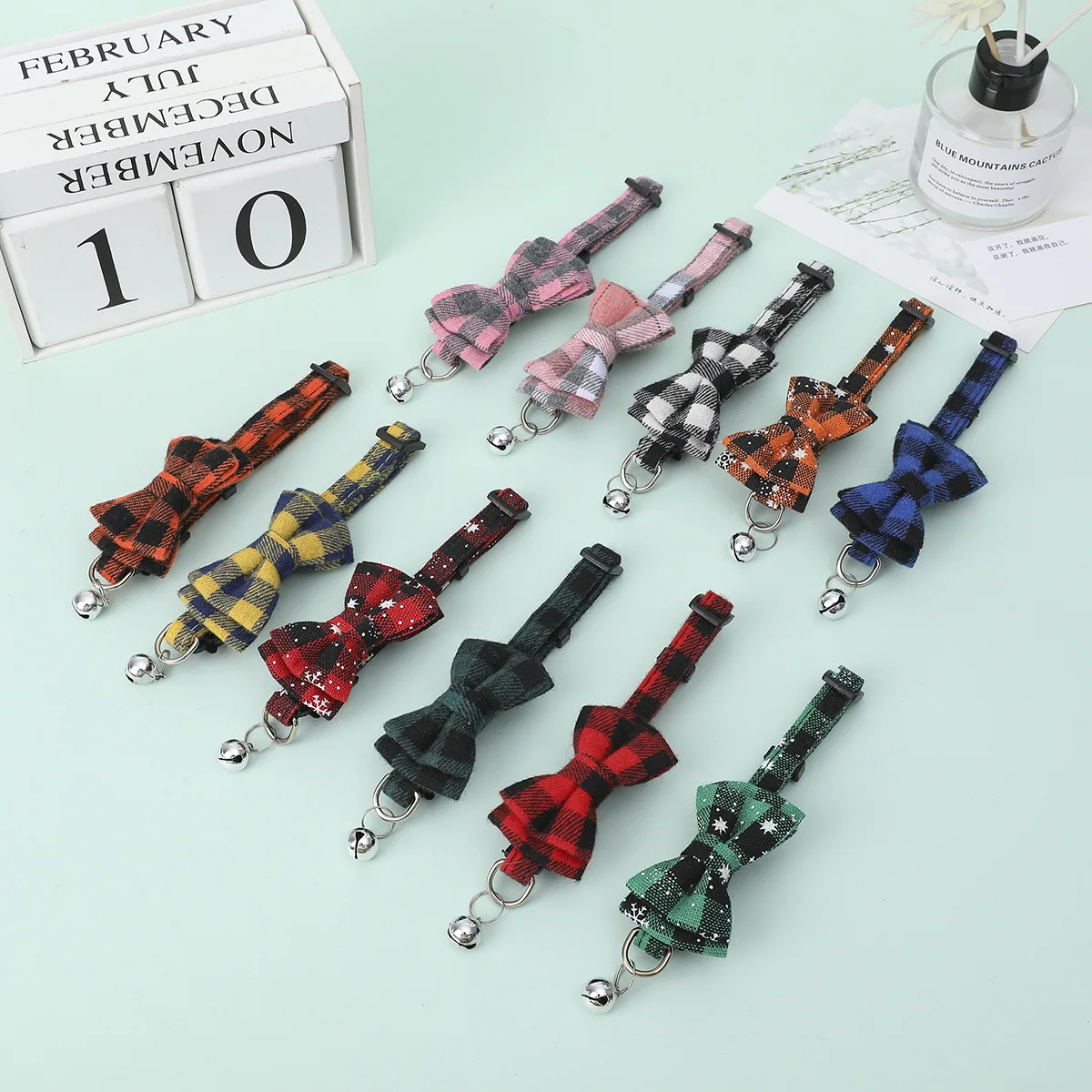 

Pet Breakaway Cat Collar Bow Tie and Bell Cute Plaid Christmas Red Elastic Adjustable Dog Collar With Sash Small Bell For Cats