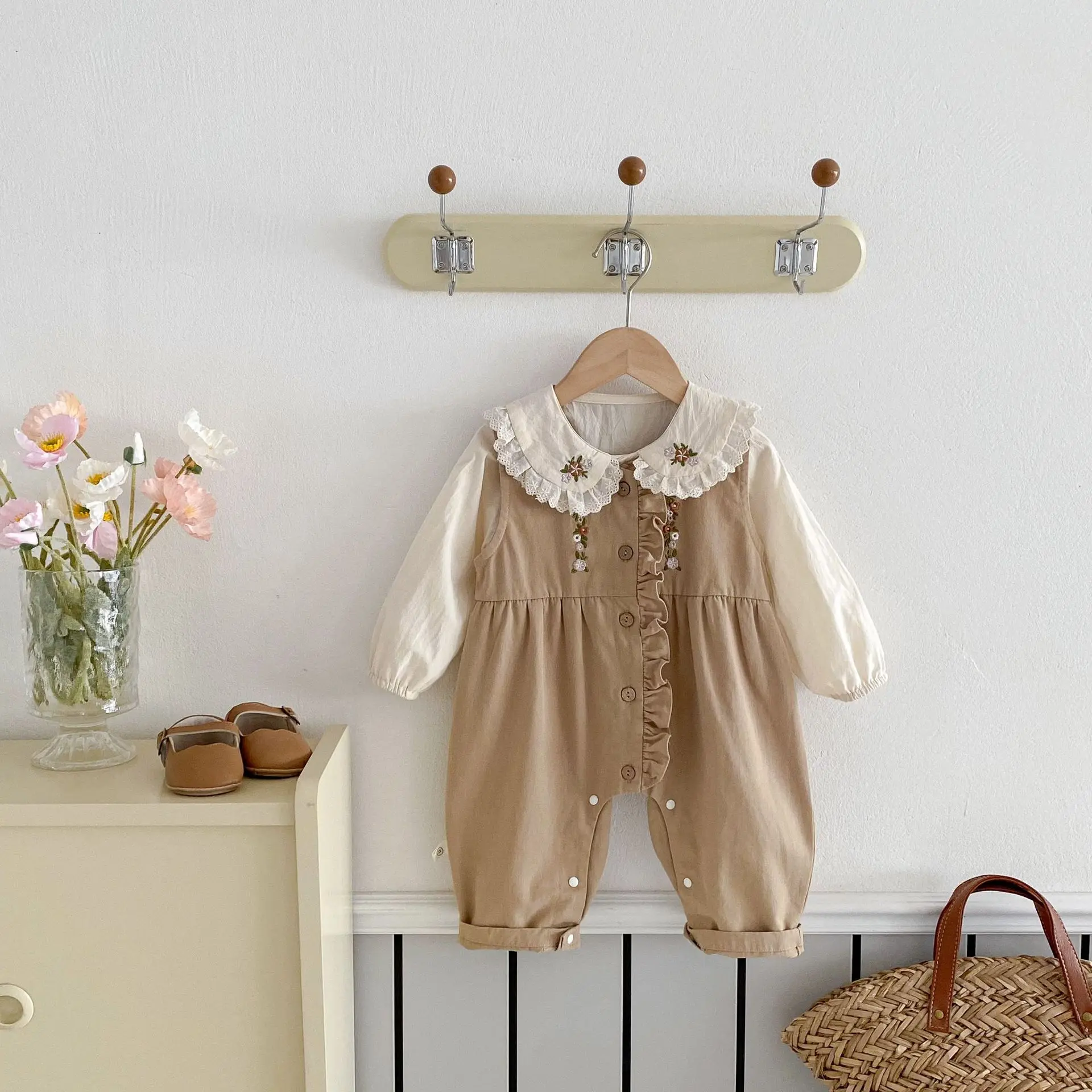 

Two-Piece Baby Girl Romper Set Vintage Sweet Lace Collar Embroidery Ruffle Cotton Overall Jumpsuit Spring Autumn