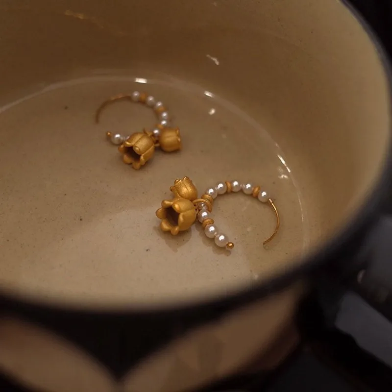 ต่างหูมุกทรงดอกลิลลี่ออฟเดอะวัลลีย์ ดีไซน์หรูหรา สไตล์เรโทร รูปทรงตัว C สำหรับผู้หญิง เครื่องประดับงานแต่งงานระดับไฮเอนด์