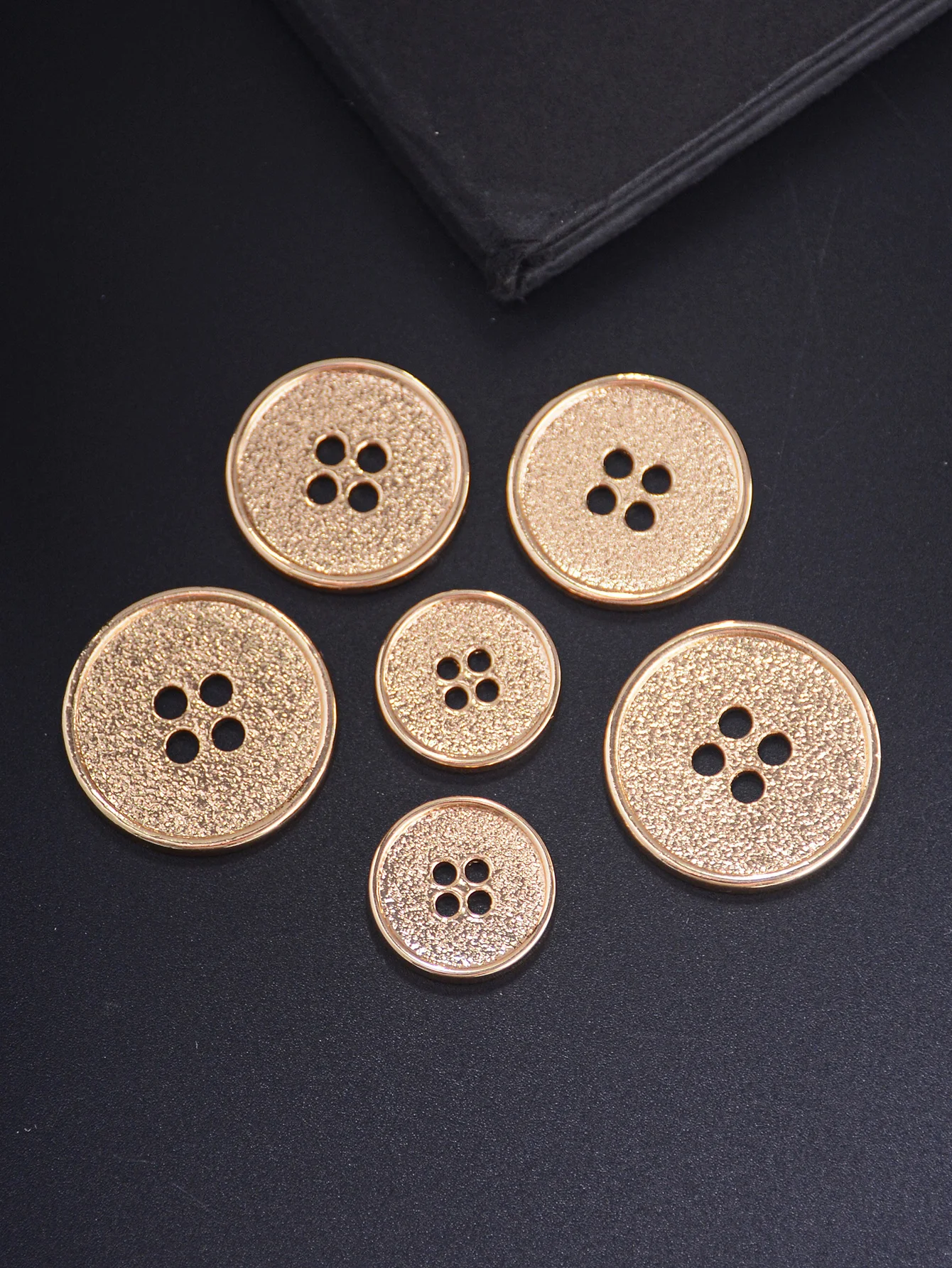 10pcs/Set Classic Round Flatback Buttons Jewelry DIY Hand Sewing 4 Holes Metal Buttons Apparel Accessories All Match