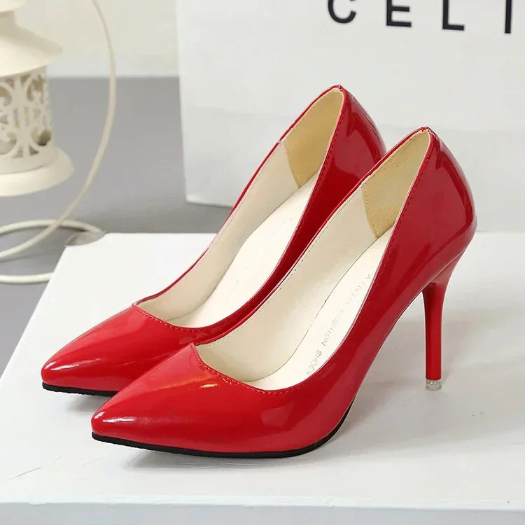 Spitze Pumps aus Lackleder für Damen, Rote Hochzeitsschuhe mit 8 cm Hohem Absatz, Elegante Brautschuhe – Detail 6