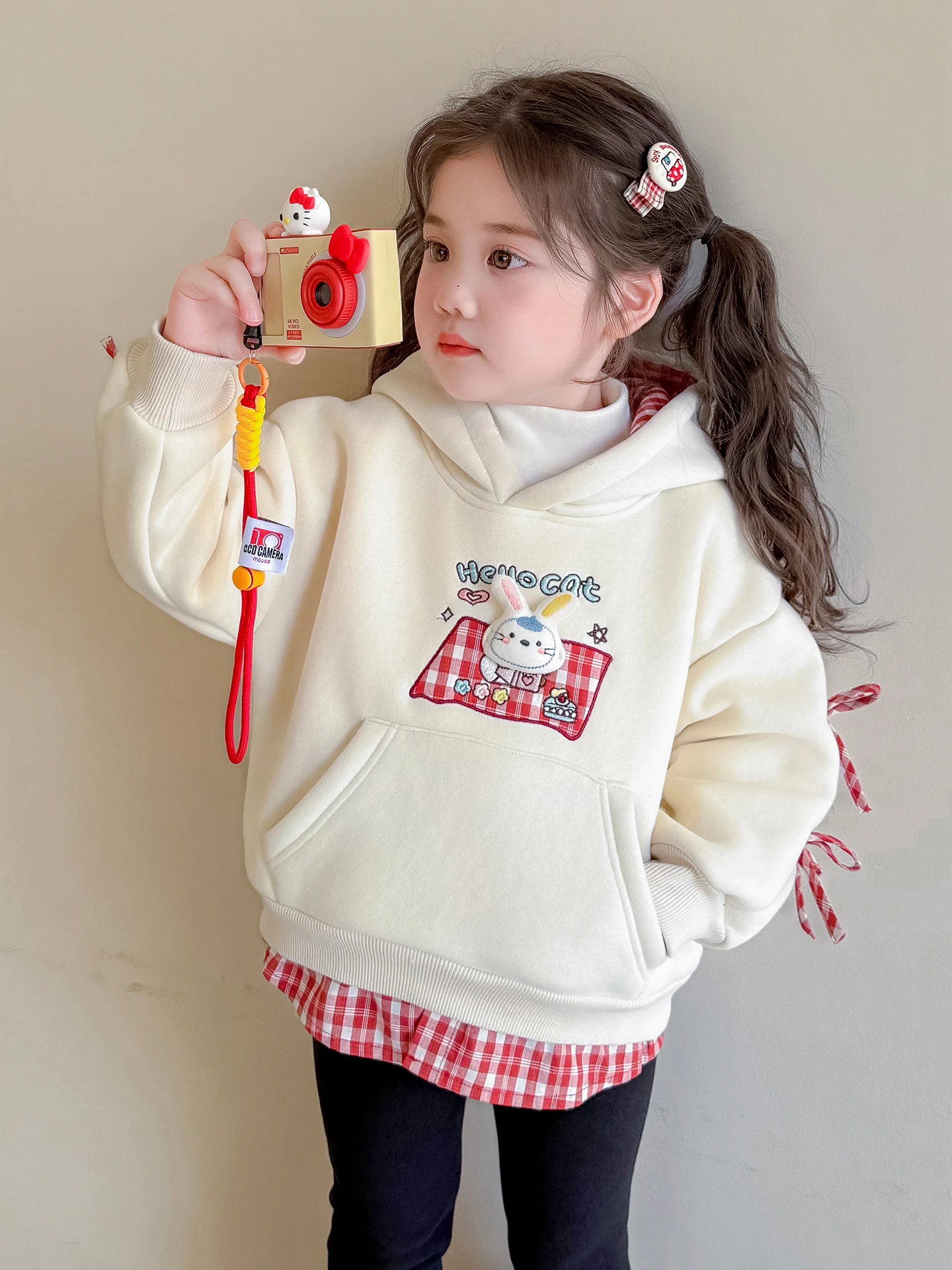 

Утепленная флисовая толстовка с капюшоном для девочек, новая зимняя коллекция, детская одежда, теплая утепленная зимняя шапка, комплект из двух предметов (верхняя часть)