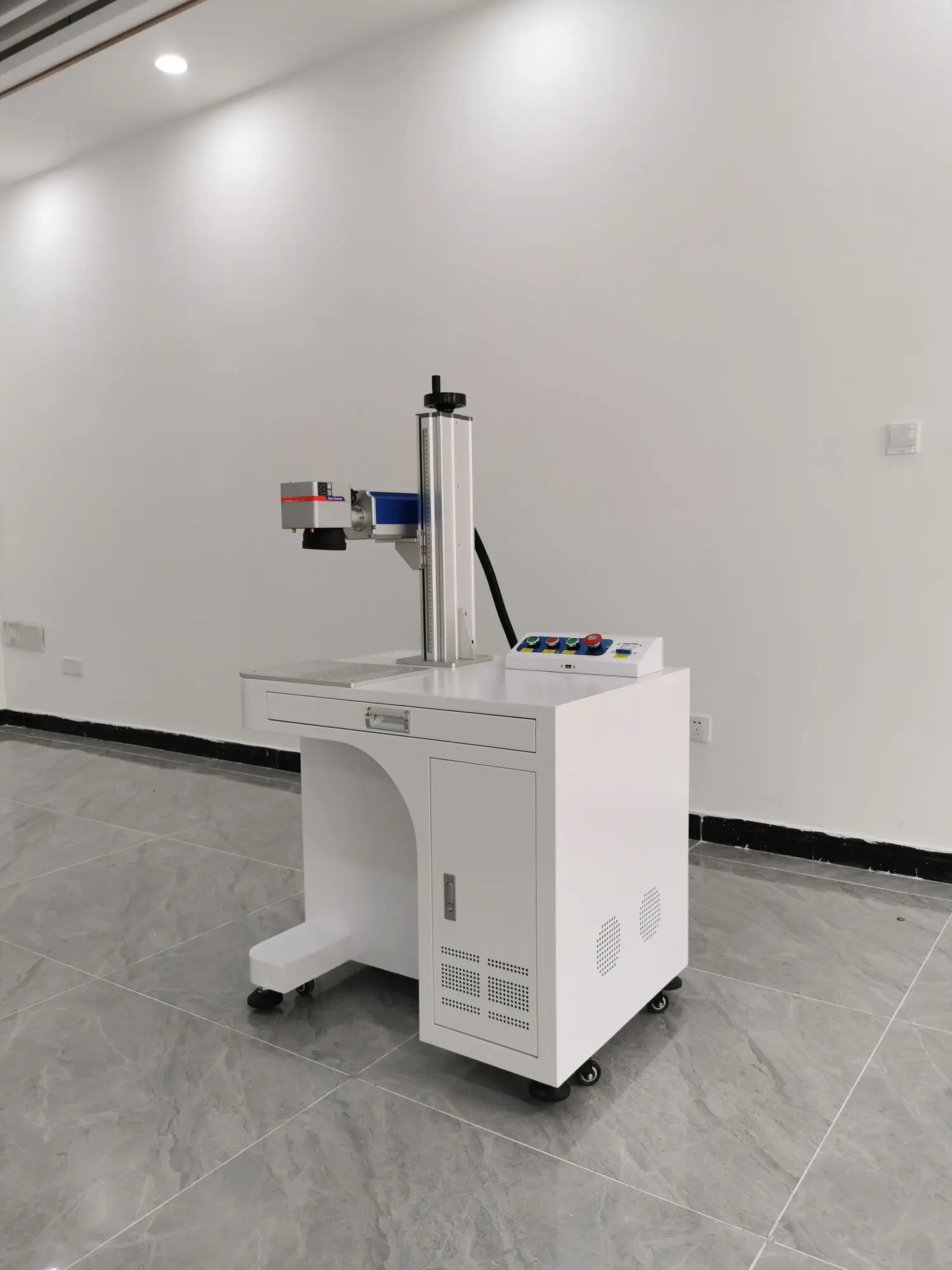 Raycus Max Новая лазерная маркировка Hine с вращающимся валом