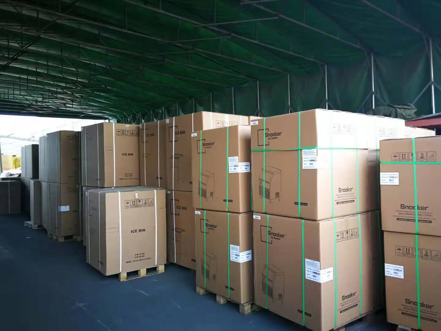 آلة صنع الثلج على شكل هلال على شكل قمر السنوكر