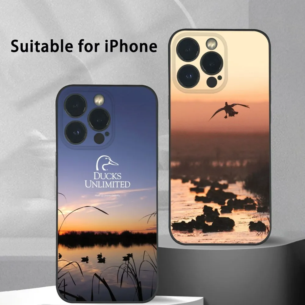 

Bird Duck Hunting Phone Case For iPhone 16 15 14 13 Pro Max Plus Mini Frosted Soft Shell Funda Shockproof Cases