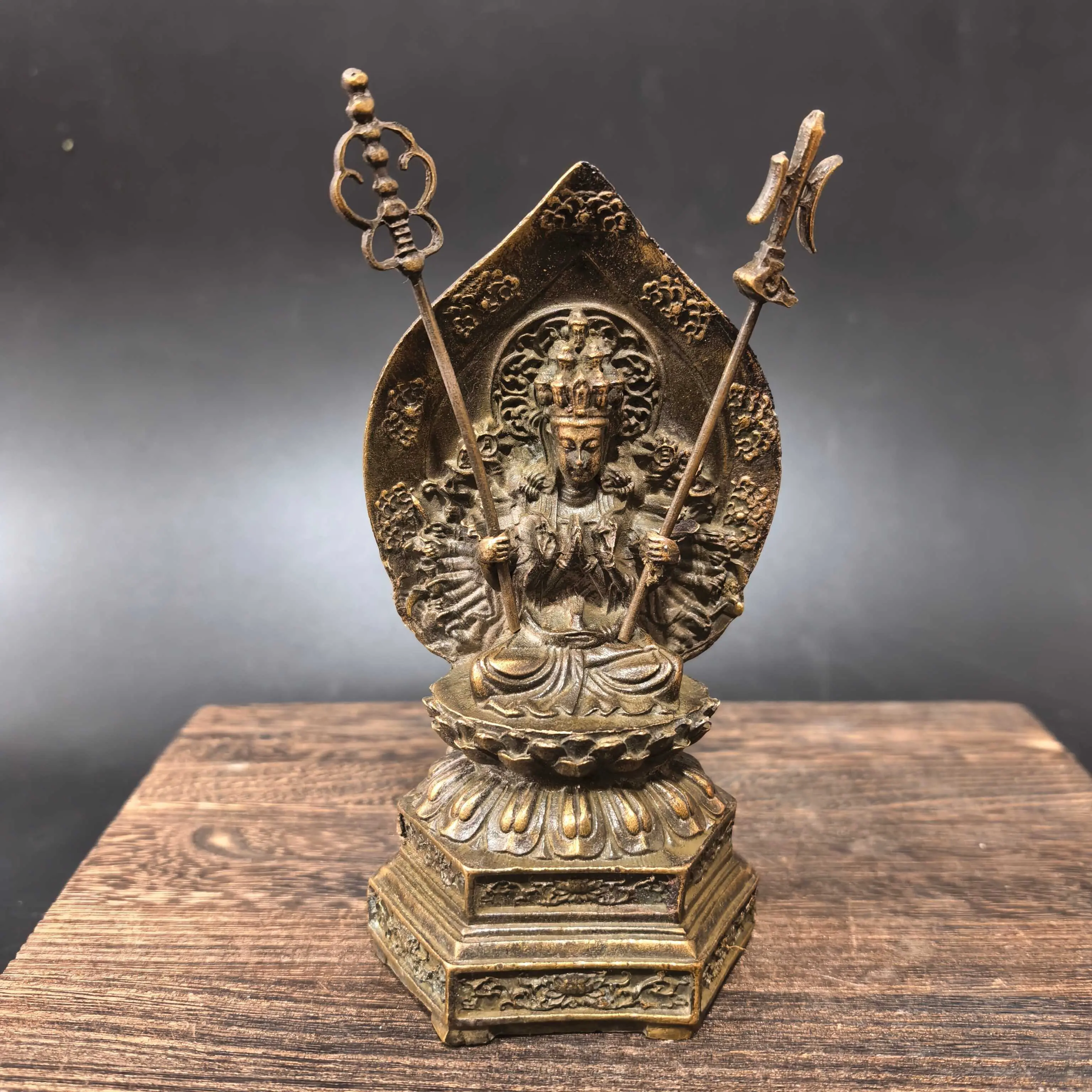 Antique Chinese thousand-handed Guanyin statue handicraft desktop ornament home worship hollow Bodhisattva statue decorative orn
