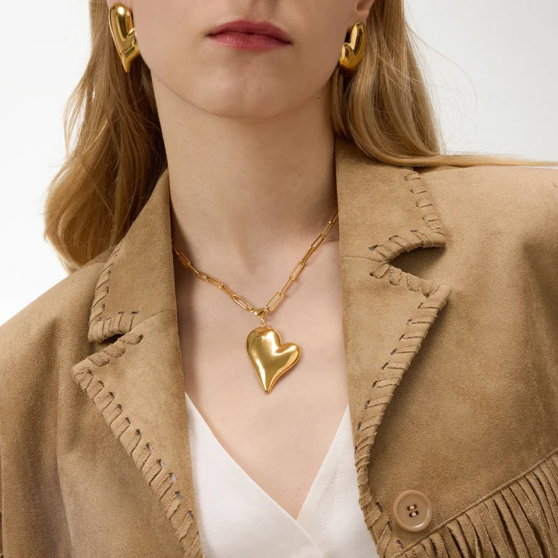 المجوهرات الأوروبية والأمريكية التيتانيوم الصلب اللؤلؤ إكسسوارات عقد المرأة سترة سلسلة الخريف الشتاء الفولاذ المقاوم للصدأ