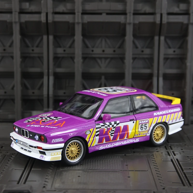 1:24 simulação BMW M3 liga modelo de carro ornamento, portas e capô do motor, porta-malas pode ser aberto com som e luz, carro esportivo