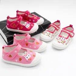 Nuove scarpe di tela per ragazze scarpe sportive morbide scarpe da ginnastica da corsa per bambini Cartoon Rabbit carote stampe floreali scarpe Casual per bambina dolce