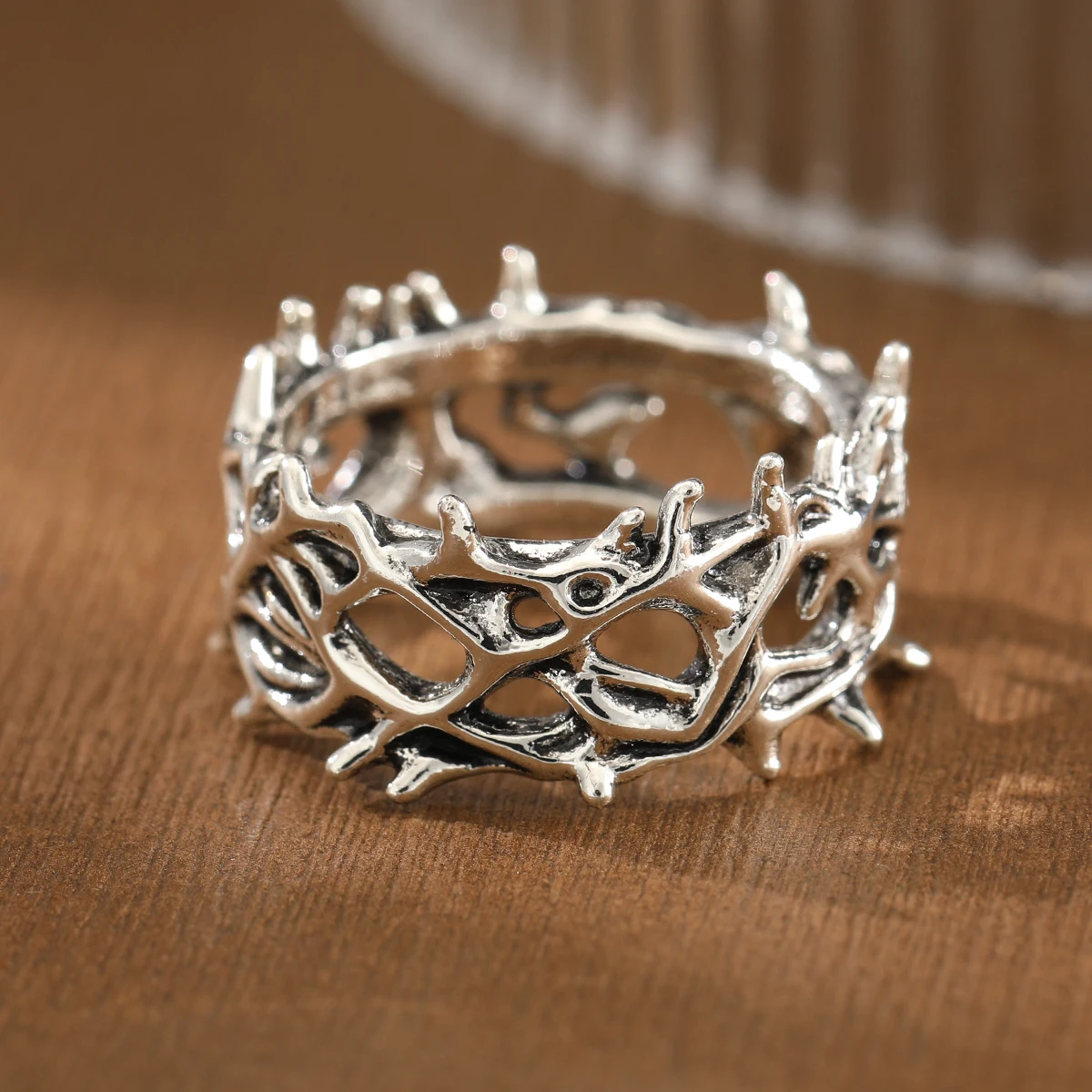 Kreativer Retro-Gothic-Dornenring, Kupfermaterial, Damen-Mode-Anime-Cartoon-Ring, geeignet als Geschenk. – Detail 3