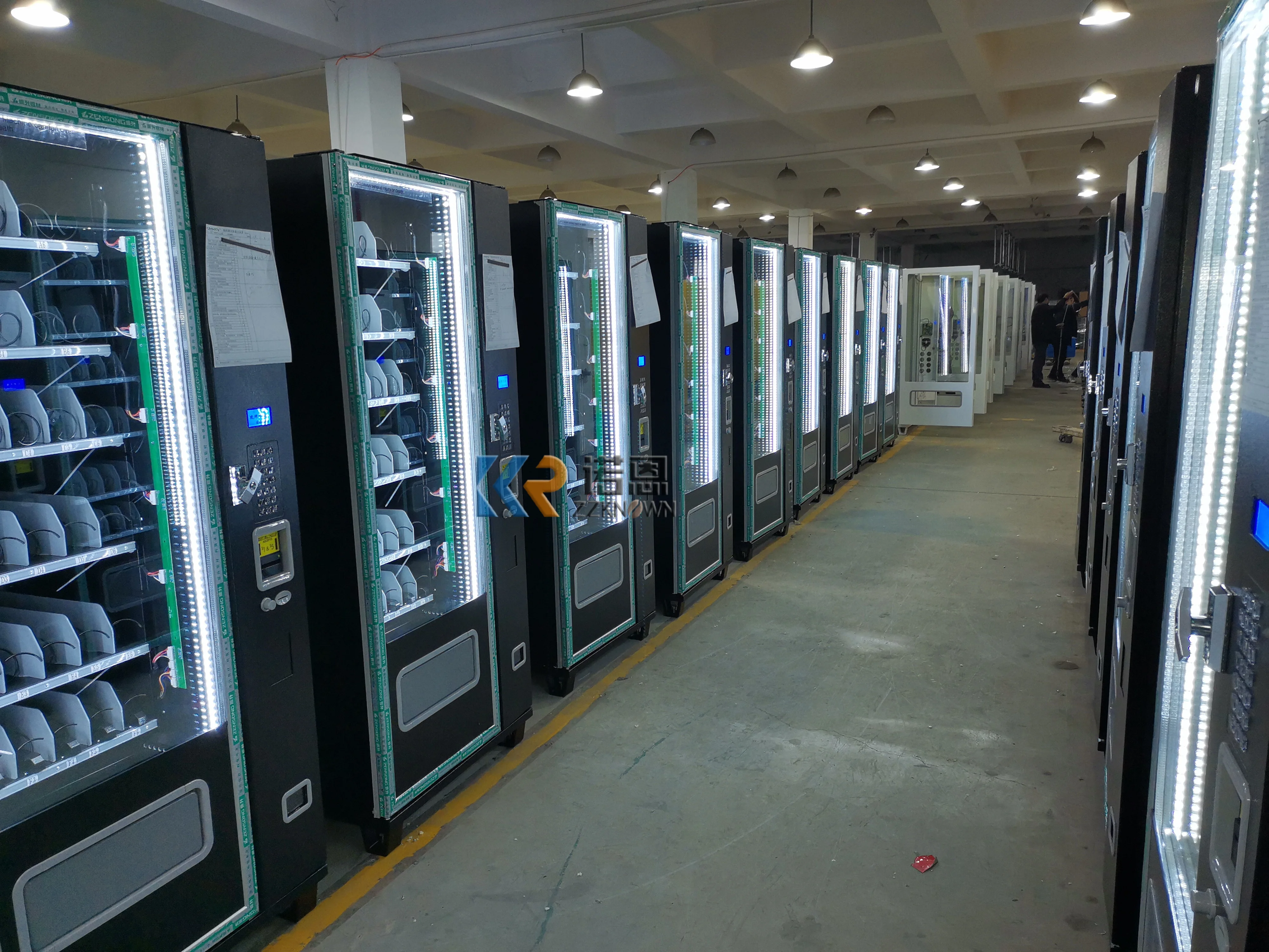 Small Vending Machine 24 Hours Self-service Drink and Snack Vending Machine For Sell Beverage Customizabled