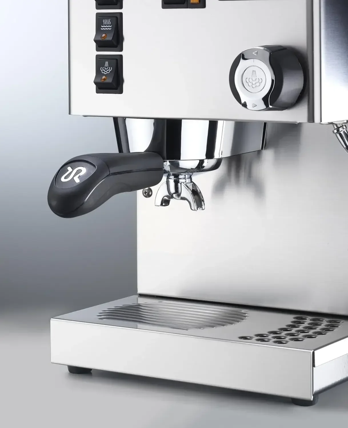 Rancilio Silvia Espressomaschine, 0,3 Liter, mit Eisenrahmen und Edelstahl-Seitenteilen, 11,4 x 13,4 Zoll