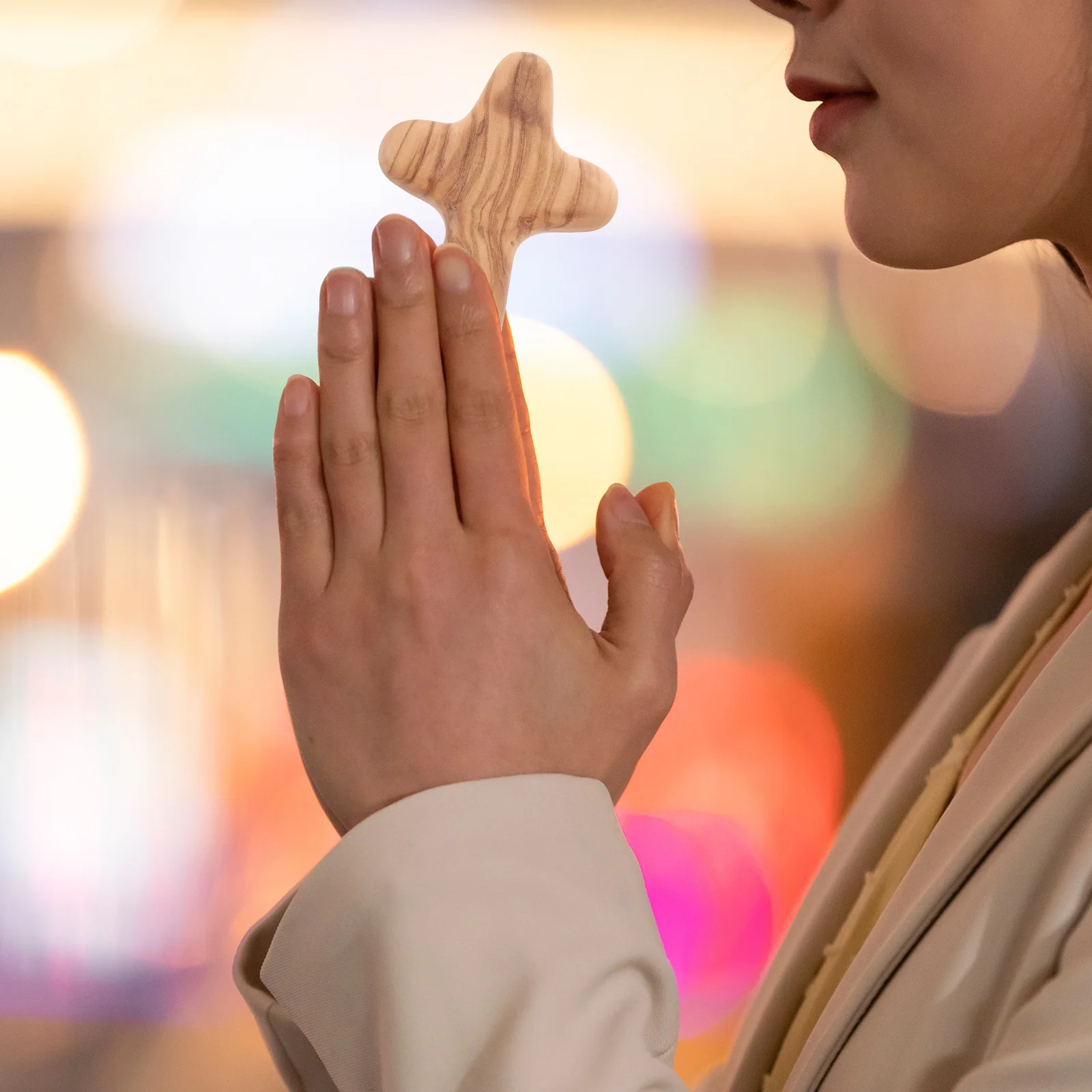 

Small Wooden Olive Wood Cross Prayer Christian Handheld Cross Decoration for Baptism Easter First Communion Religious Gift